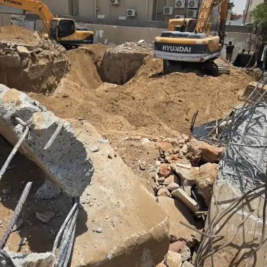 فرز حديد السكراب والمواد المعدنية الناتجة من هدم مبنى